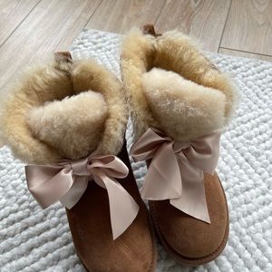 Brand New UGGS with bow